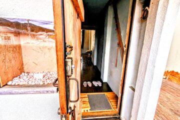 整体たに川岩倉本院ドア前